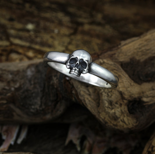 Tiny skull sterling silver unisex 925 ring.