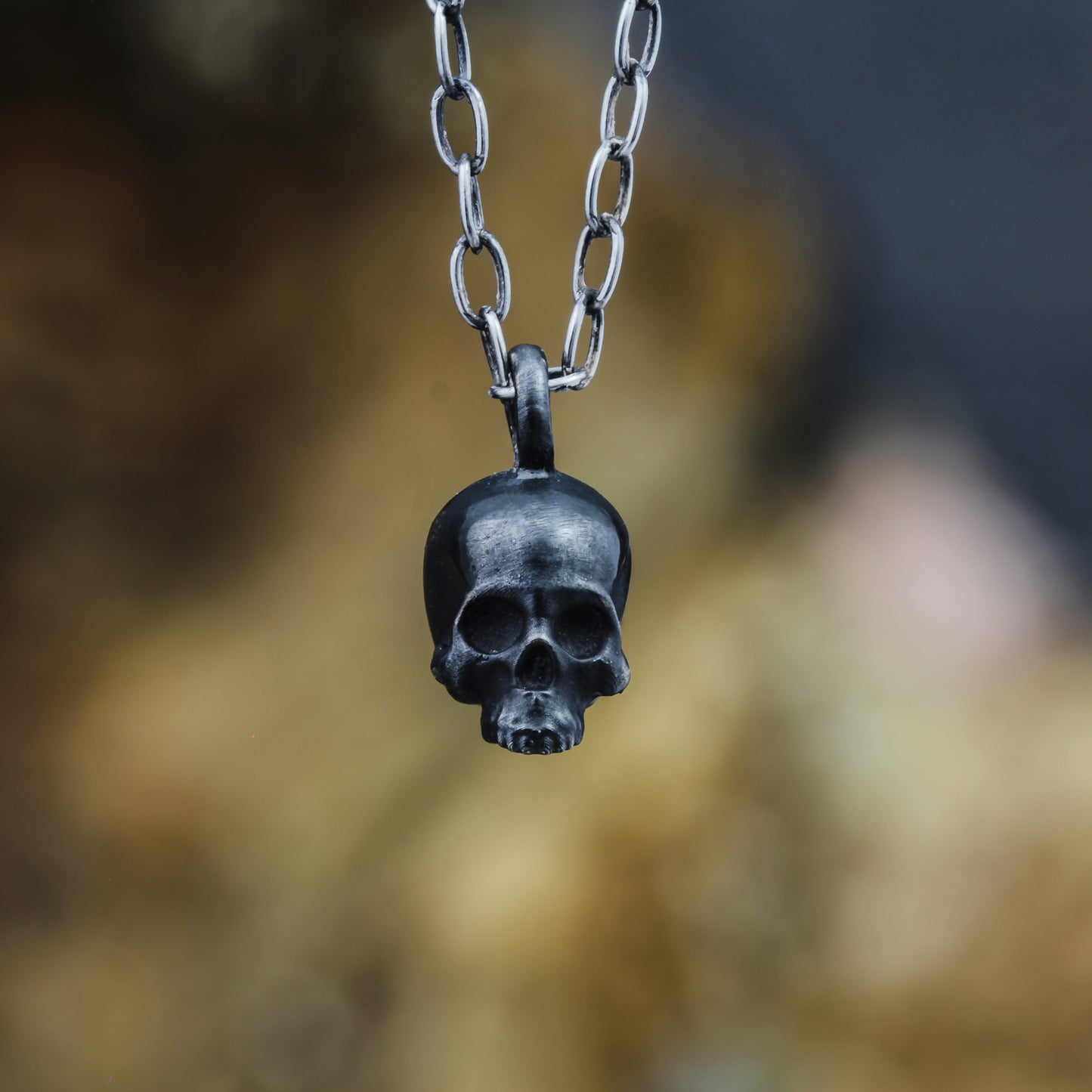 Black skull pendant.