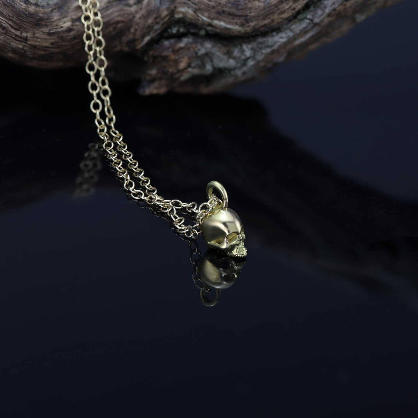 alt="Gold skull necklace, signifying life's fleeting moments and cultural protective powers against evil spirits"