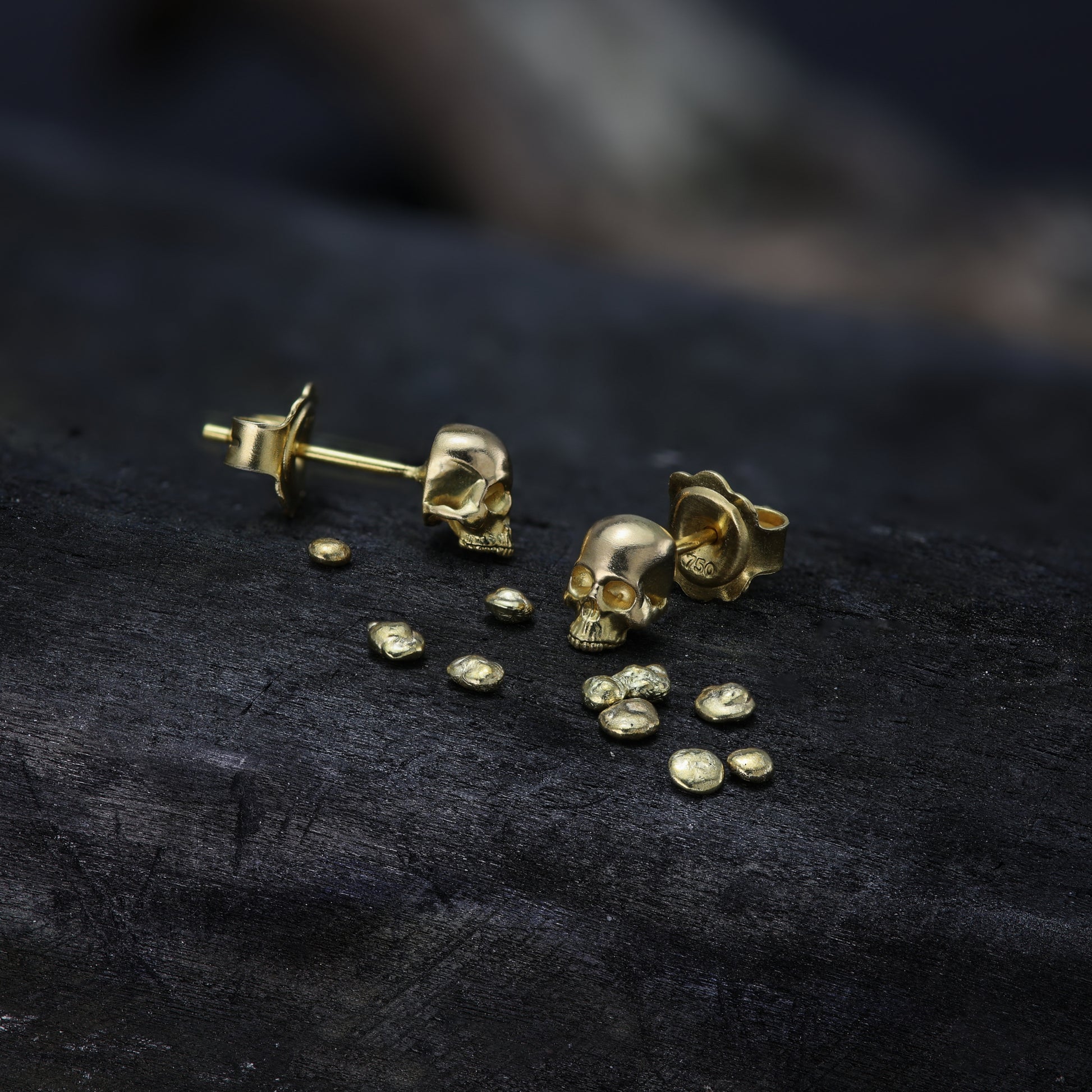 18 carat Gold earring showcasing intricate skull design