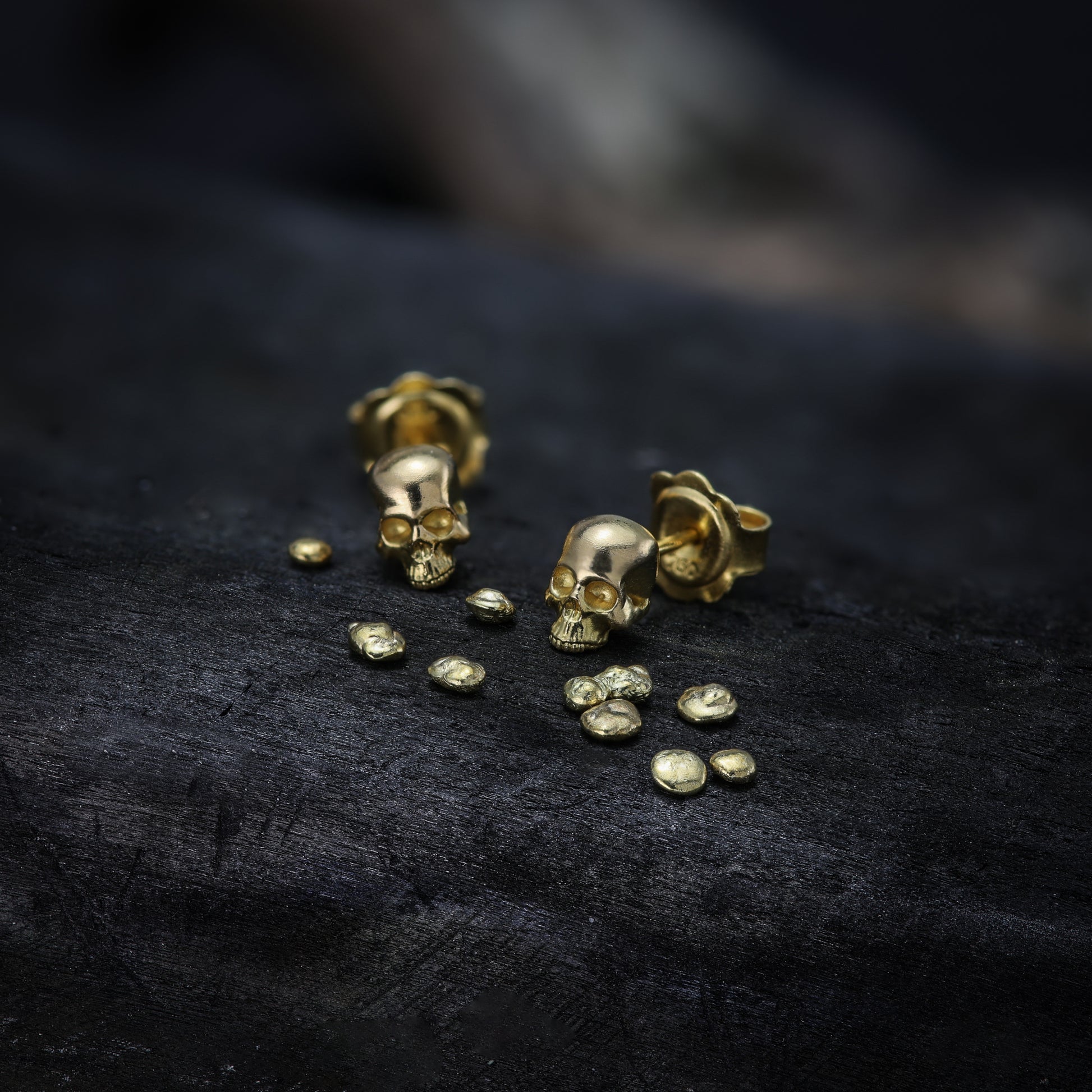 solid 18 ct Gold stud earring with finely crafted skull detail