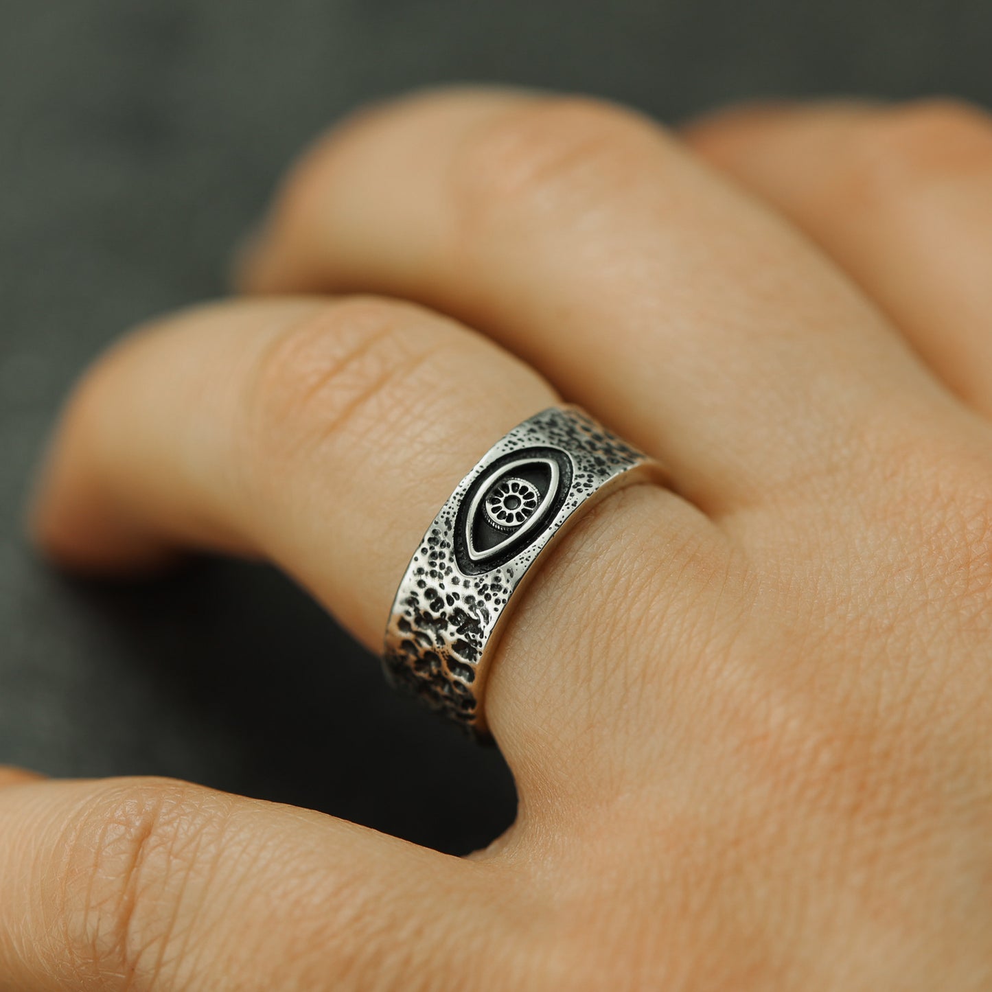 Eye ring, made from 925 silver. 