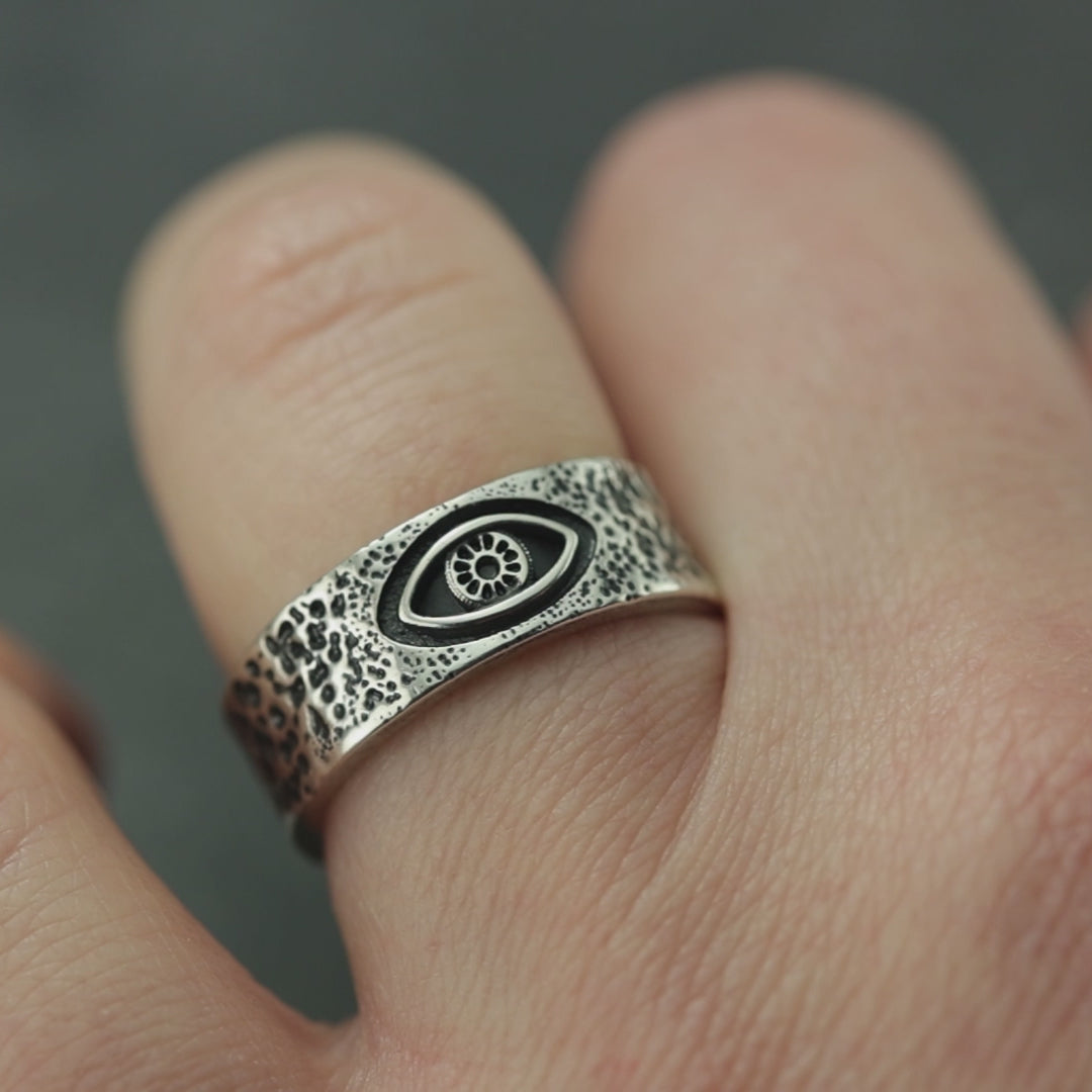 Video of the Eye band ring.