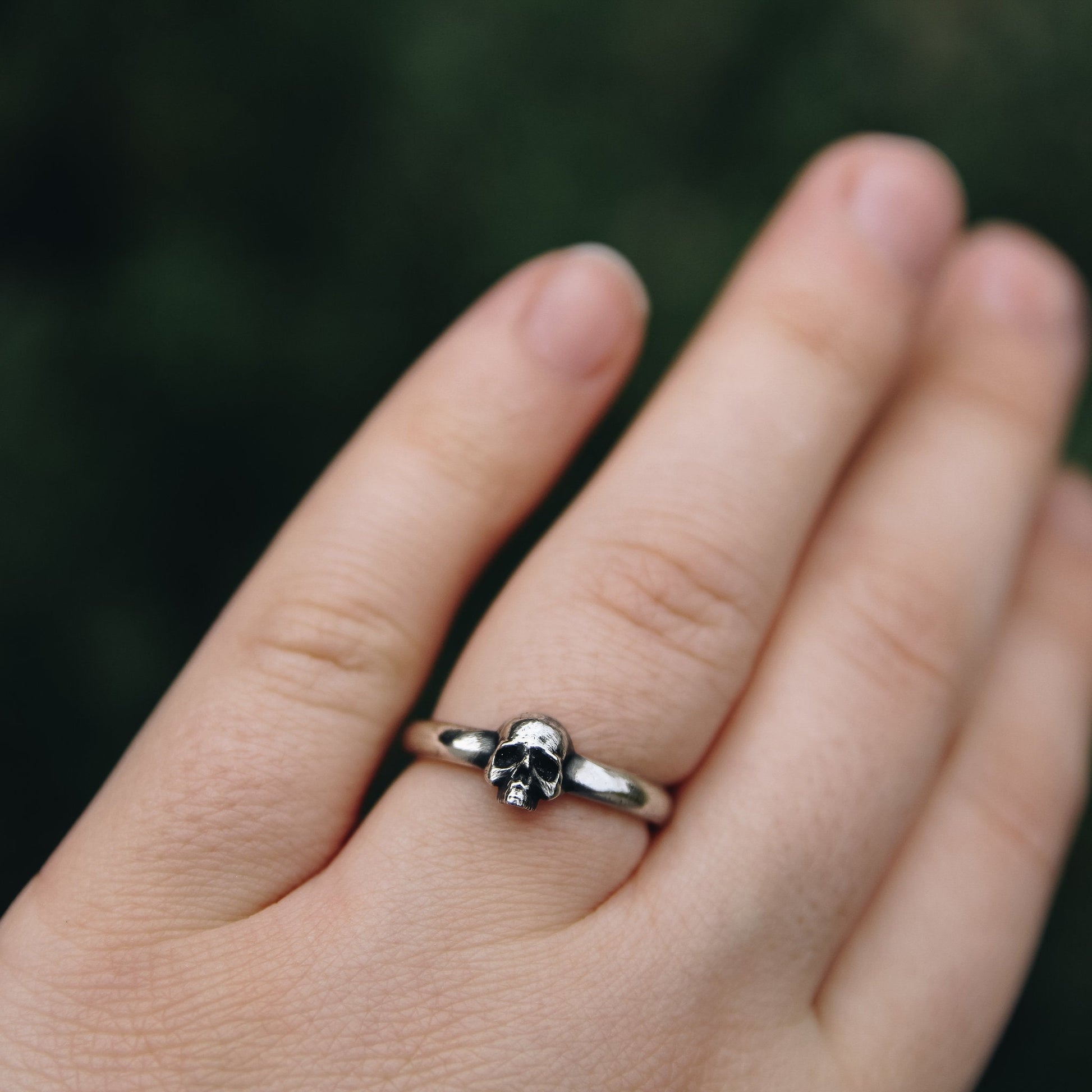 Alternative goth skull engagement ring. Artpocket.