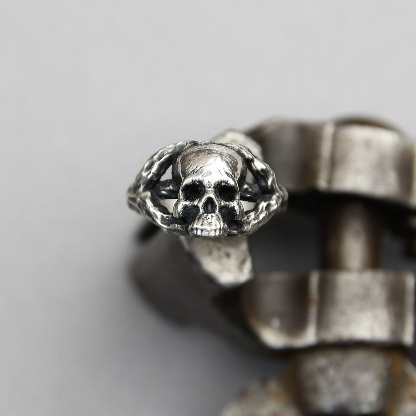 Skull ring for her