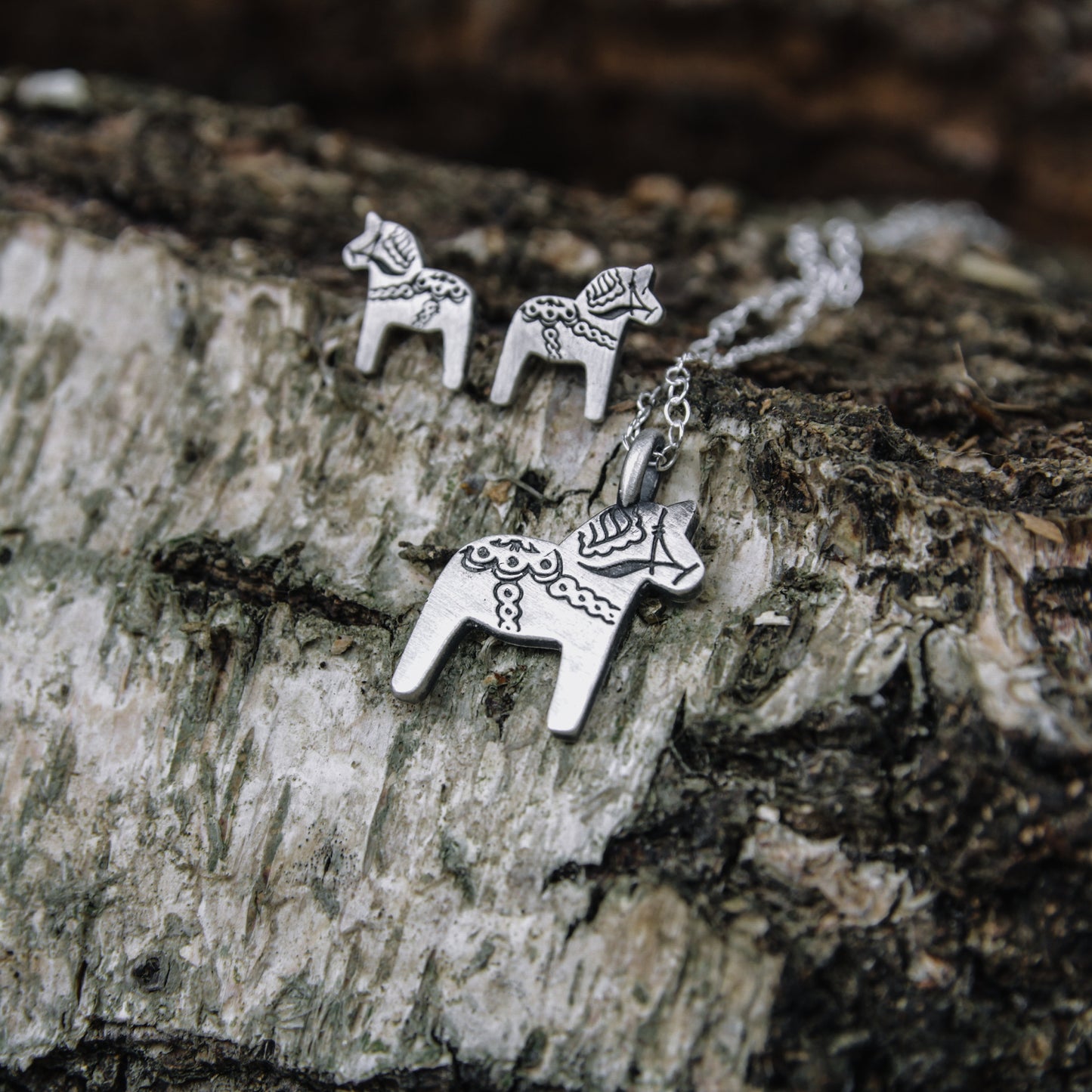 Dala horse jewellery set.