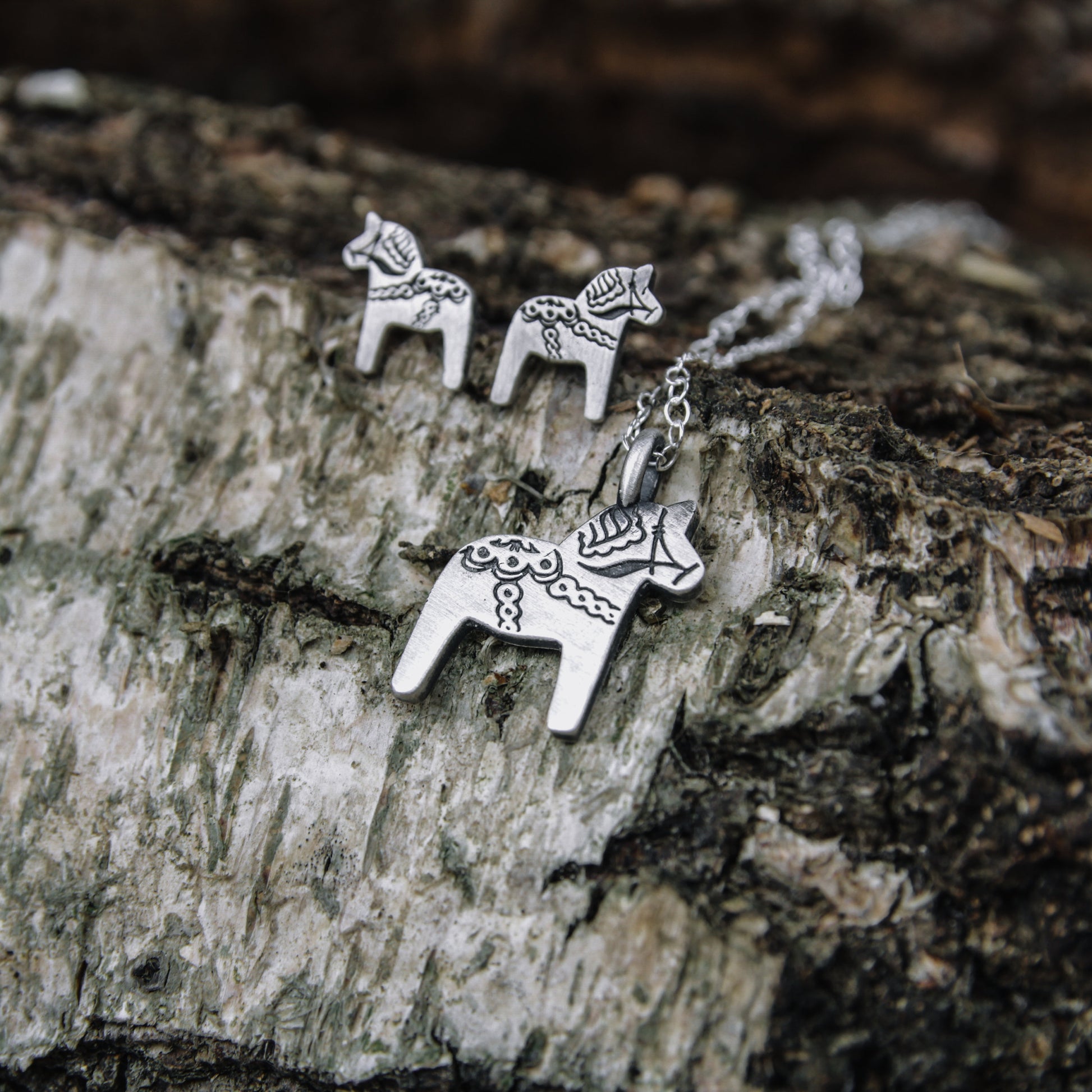 Dala horse jewellery set.