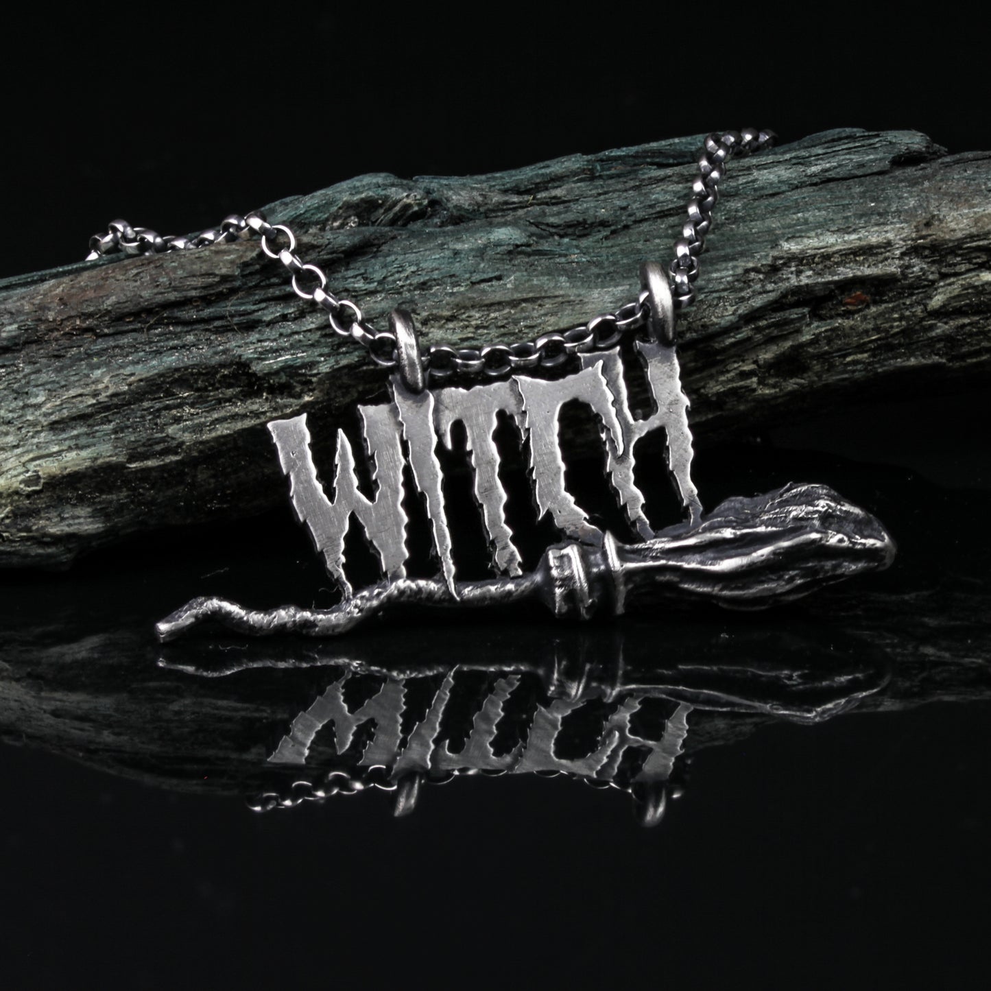 Witch broomstick necklace silver.